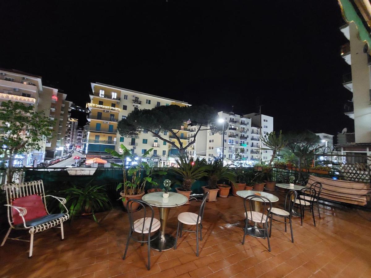 Apartamento Domus Cesare Nápoles Exterior foto