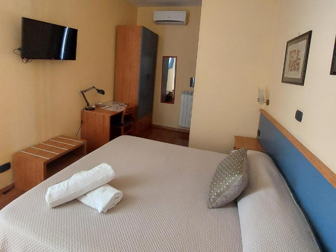 Apartamento Domus Cesare Nápoles Exterior foto